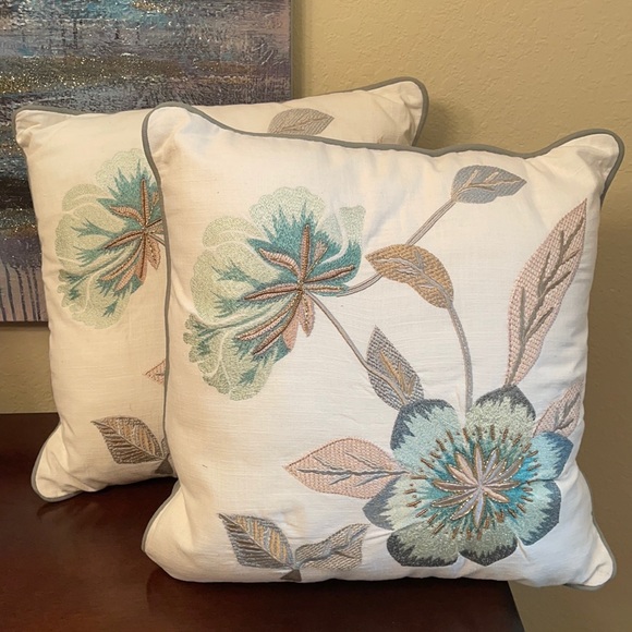 pier one blue pillows